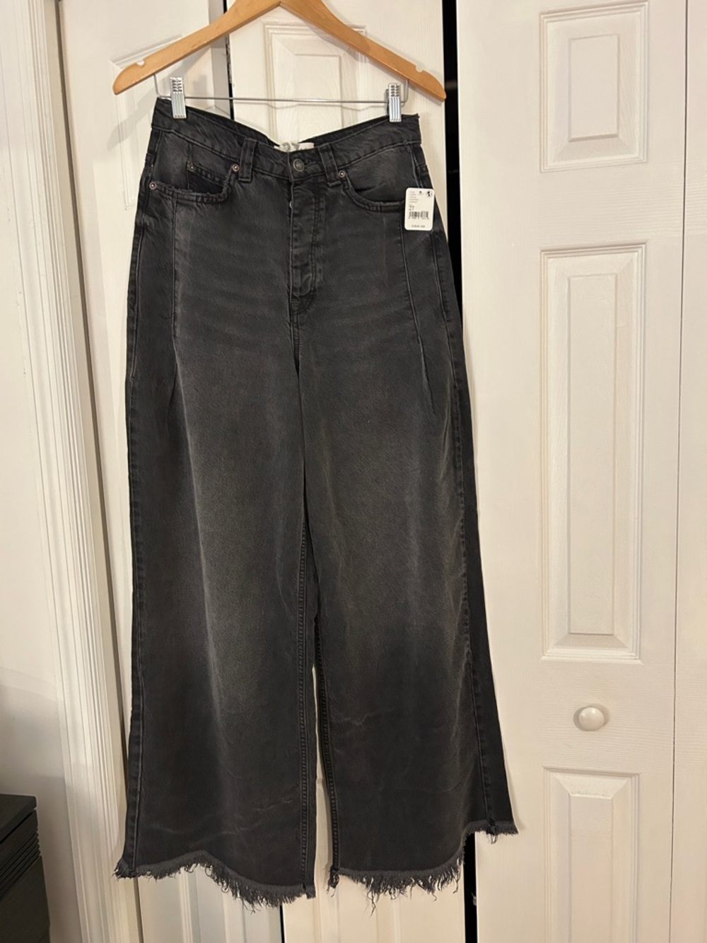 NWT We The Free Wide Leg Black Washed Jeans with Frayed Hem sz 27